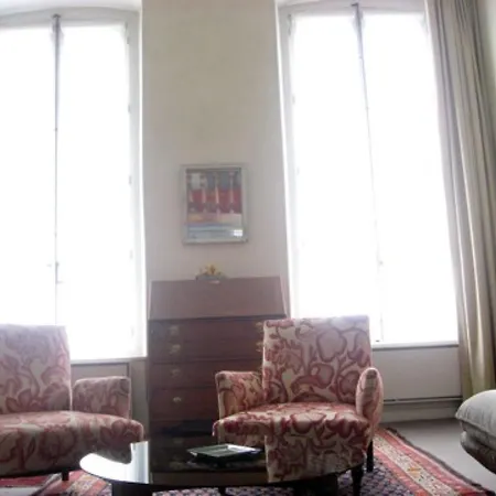Living In - Saint Peres Paris